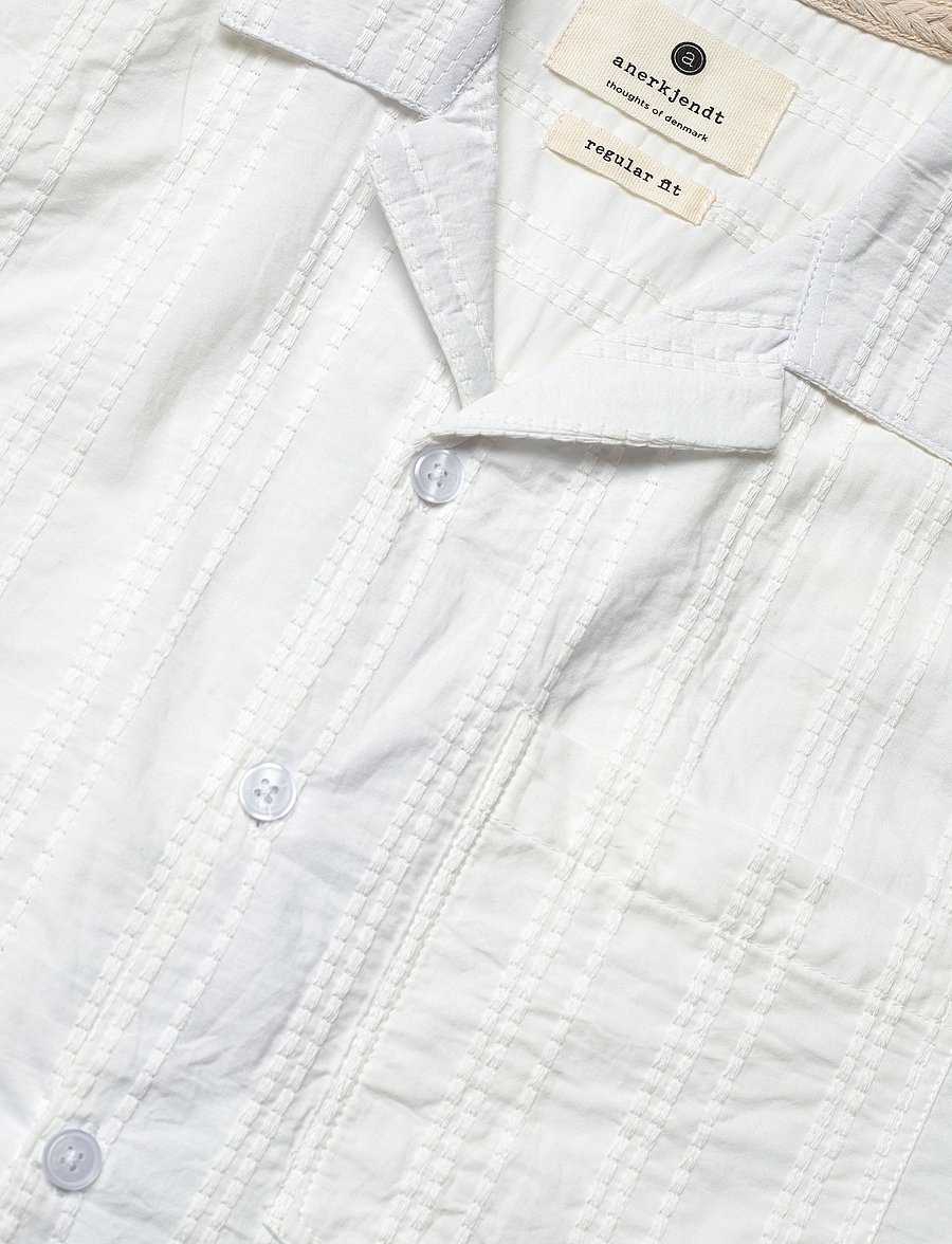 Anerkjendt - AKLEON EMB S/S SHIRT - kurzarmhemden - tofu - 3