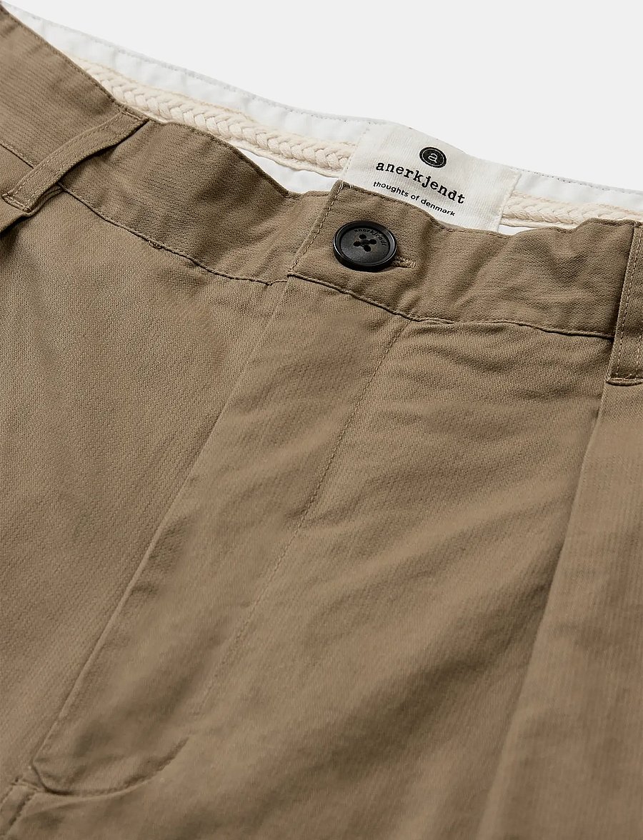 Anerkjendt - AKJAKOB COTTON PLEAT PANTS - vabaajapüksid - ermine - 2