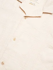 Anerkjendt - AKLEON CHECK PATTERN SS SHIRT - kurzarmhemden - tofu - 3