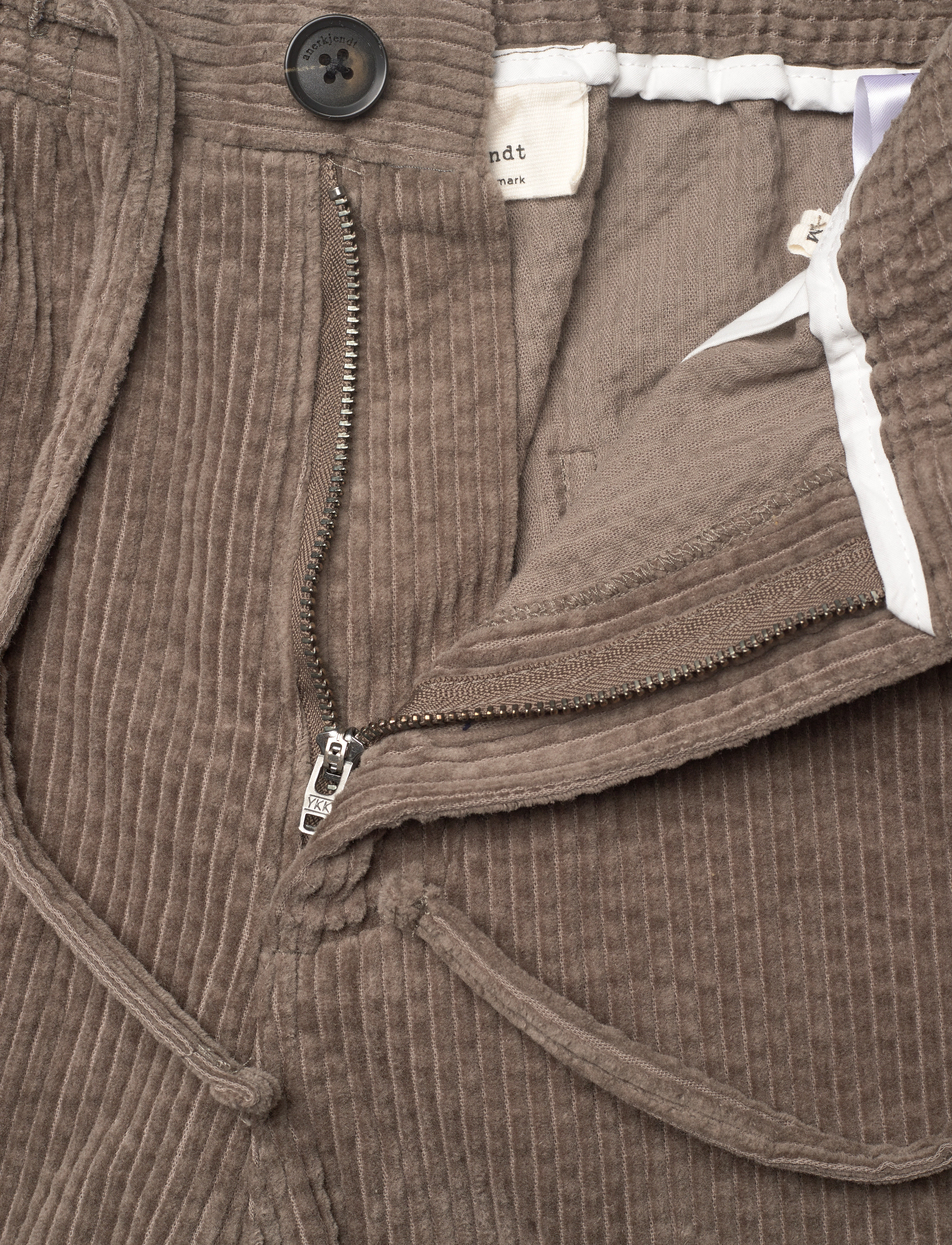 Anerkjendt - AKJAN CORDUROY SHORTS. - casual shorts - deep lichen green - 3