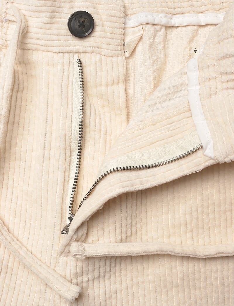 Anerkjendt - AKJAN CORDUROY SHORTS. - cargo shorts - tofu - 3