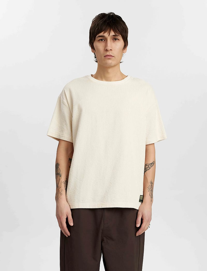 Anerkjendt - AKVILLADS CORDUROY S/S TEE - t-shirts - tofu - 2