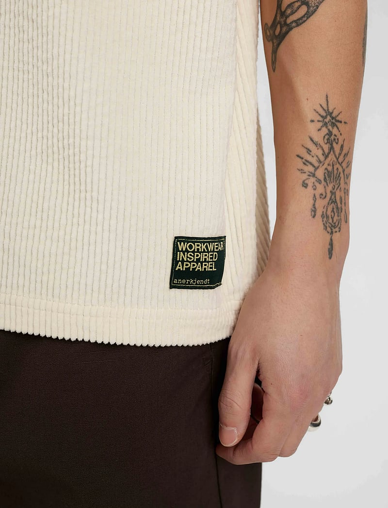 Anerkjendt - AKVILLADS CORDUROY S/S TEE - t-shirts - tofu - 3