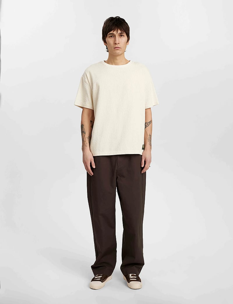 Anerkjendt - AKVILLADS CORDUROY S/S TEE - t-shirts - tofu - 4