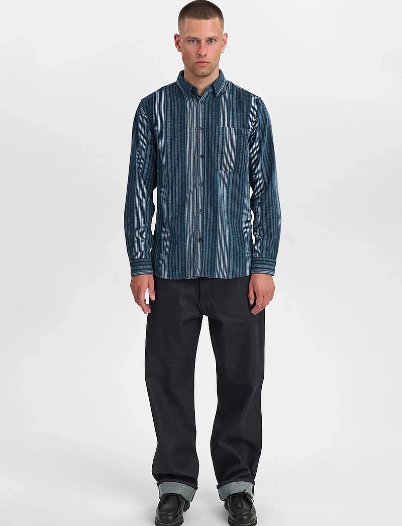 Anerkjendt - AKLEIF BRUSHED STRIPE - triibulised särgid - sky captain - 3