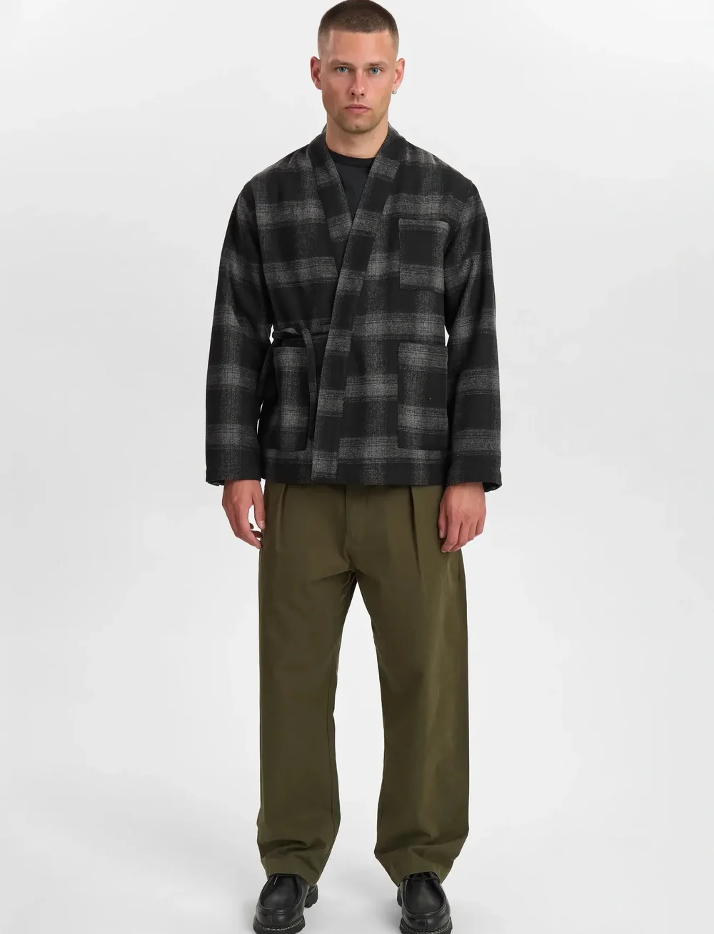 Anerkjendt - AKJESPER WOOL CHECK KIMONO - kollektioner - caviar - 3