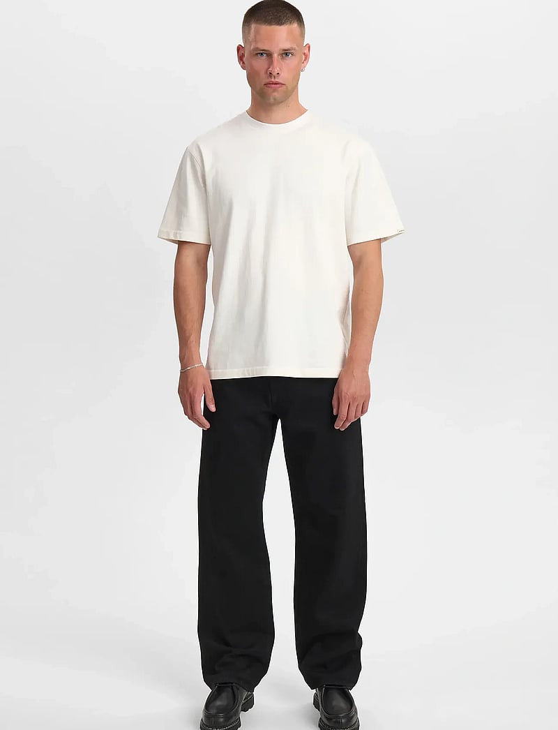 Anerkjendt - AKJONAS JEANS - 8001 TRUE BLACK - alt laienevad teksad - true black - 3