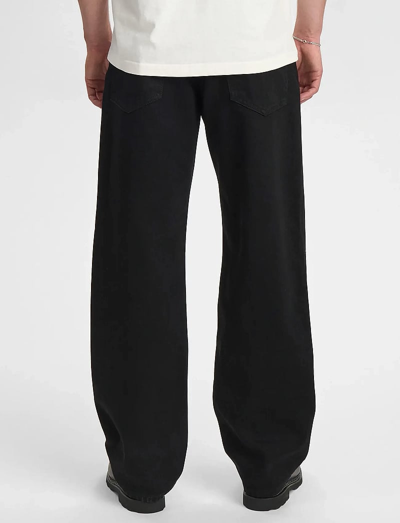 Anerkjendt - AKJONAS JEANS - 8001 TRUE BLACK - alt laienevad teksad - true black - 4