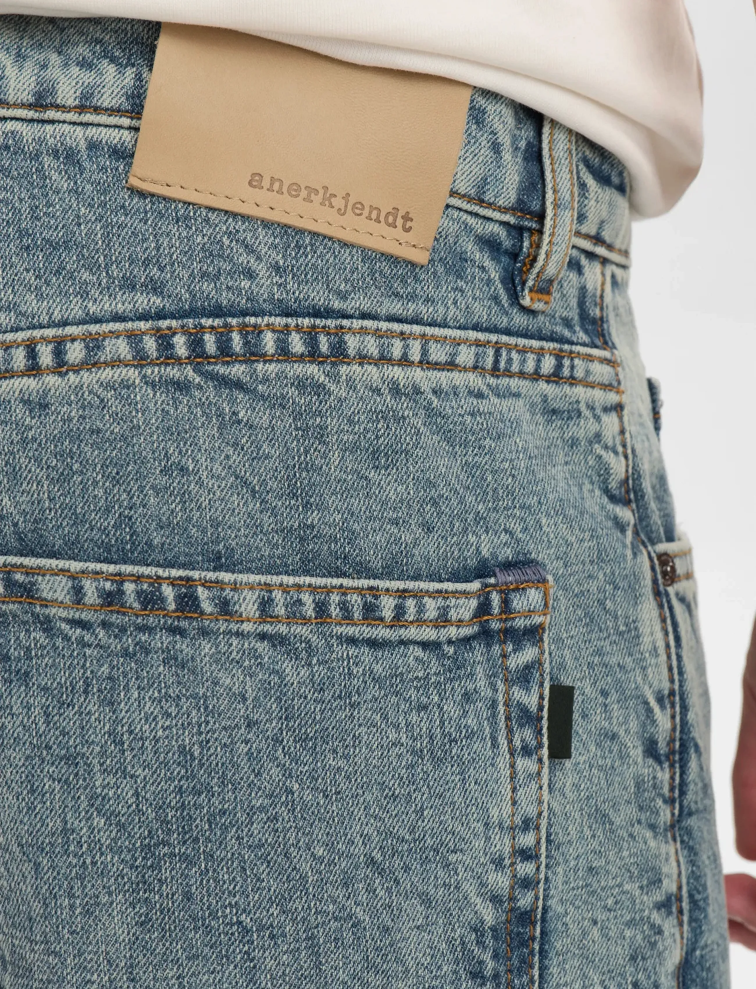 Anerkjendt - AKJONAS JEANS - 8006 MB MARBLE - rúmar gallabuxur - medium blue marble - 5