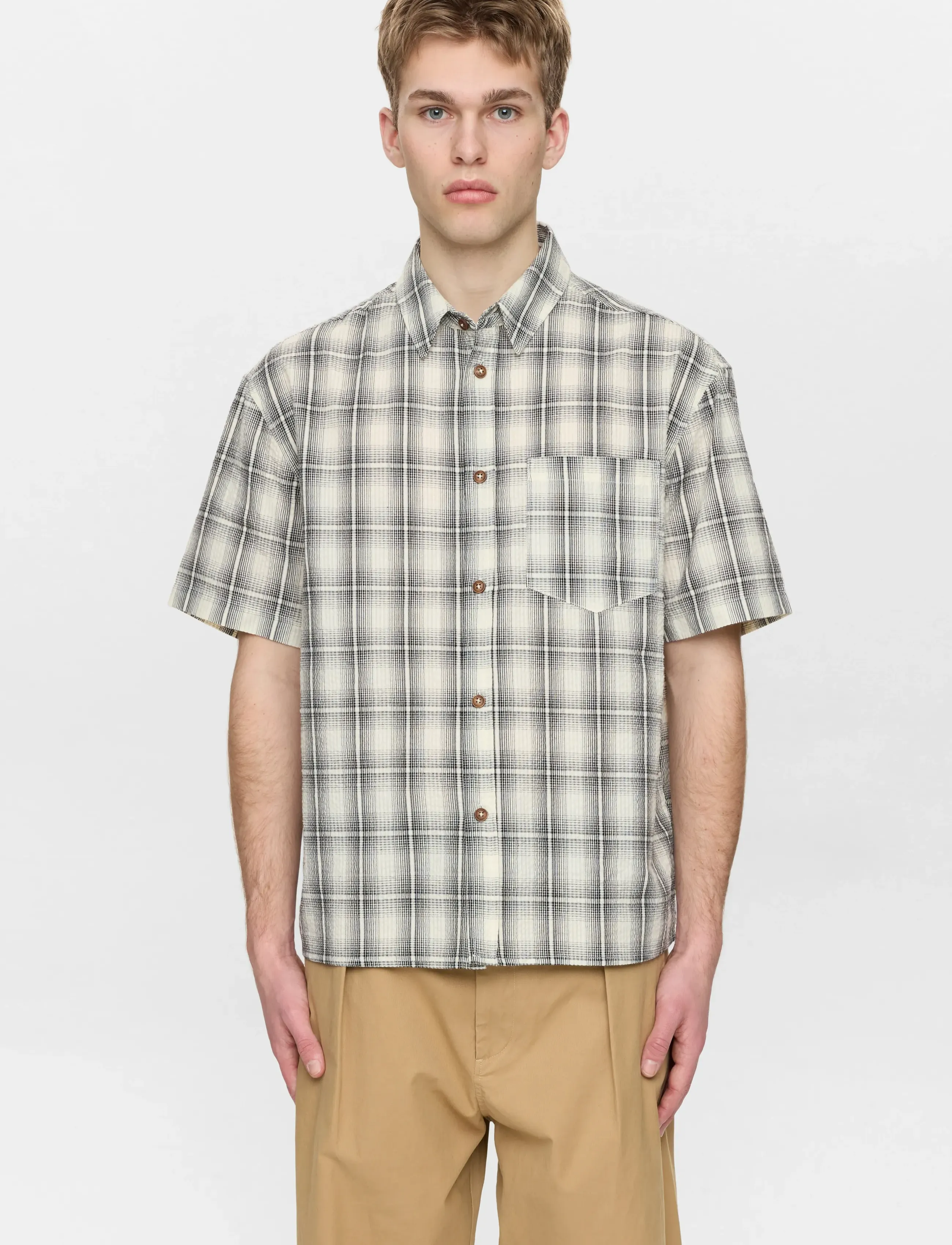 Anerkjendt - AKOTTO SEERSUCKER CHECK SS SHIRT - ternede skjorter - tofu - 4