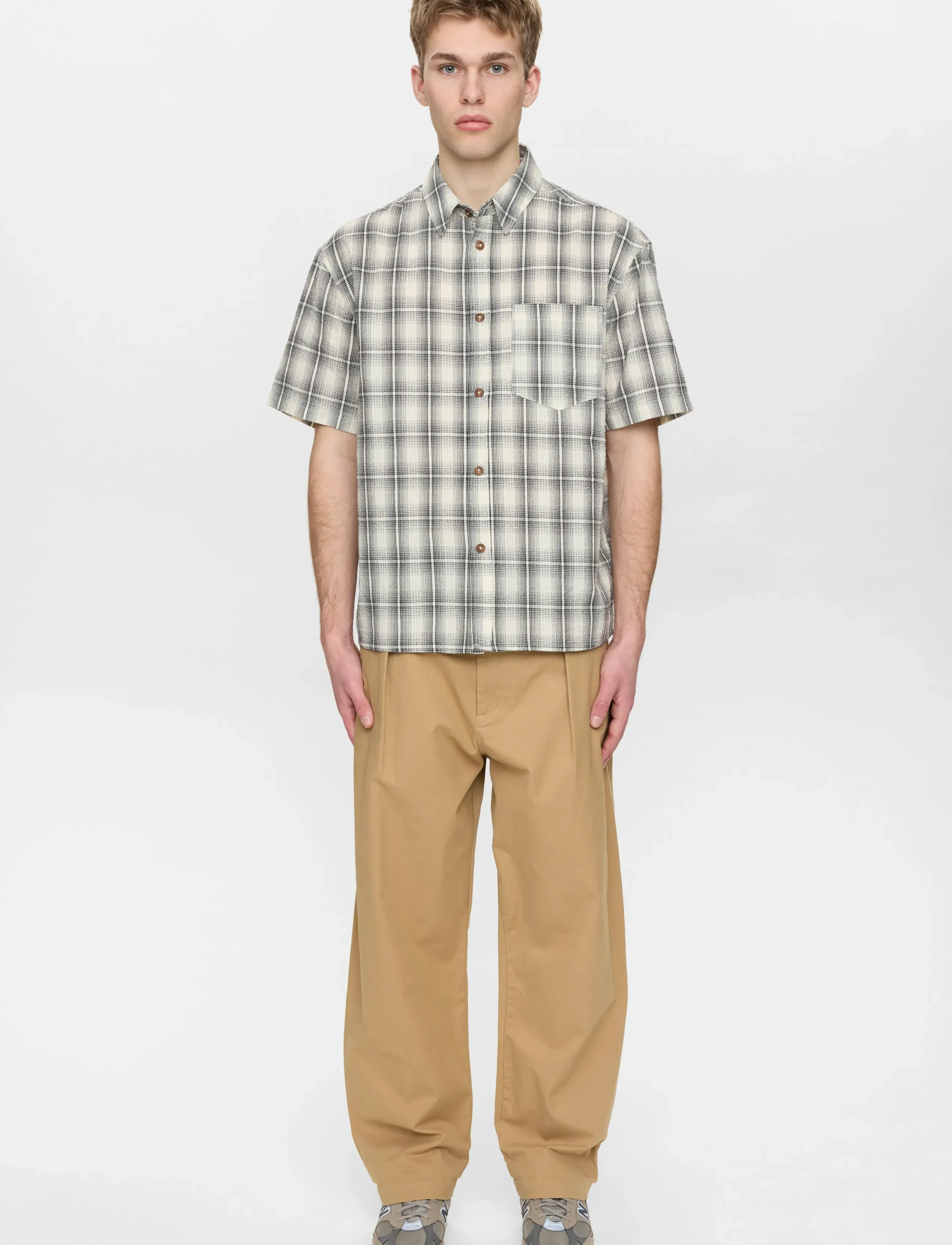 Anerkjendt - AKOTTO SEERSUCKER CHECK SS SHIRT - ternede skjorter - tofu - 3