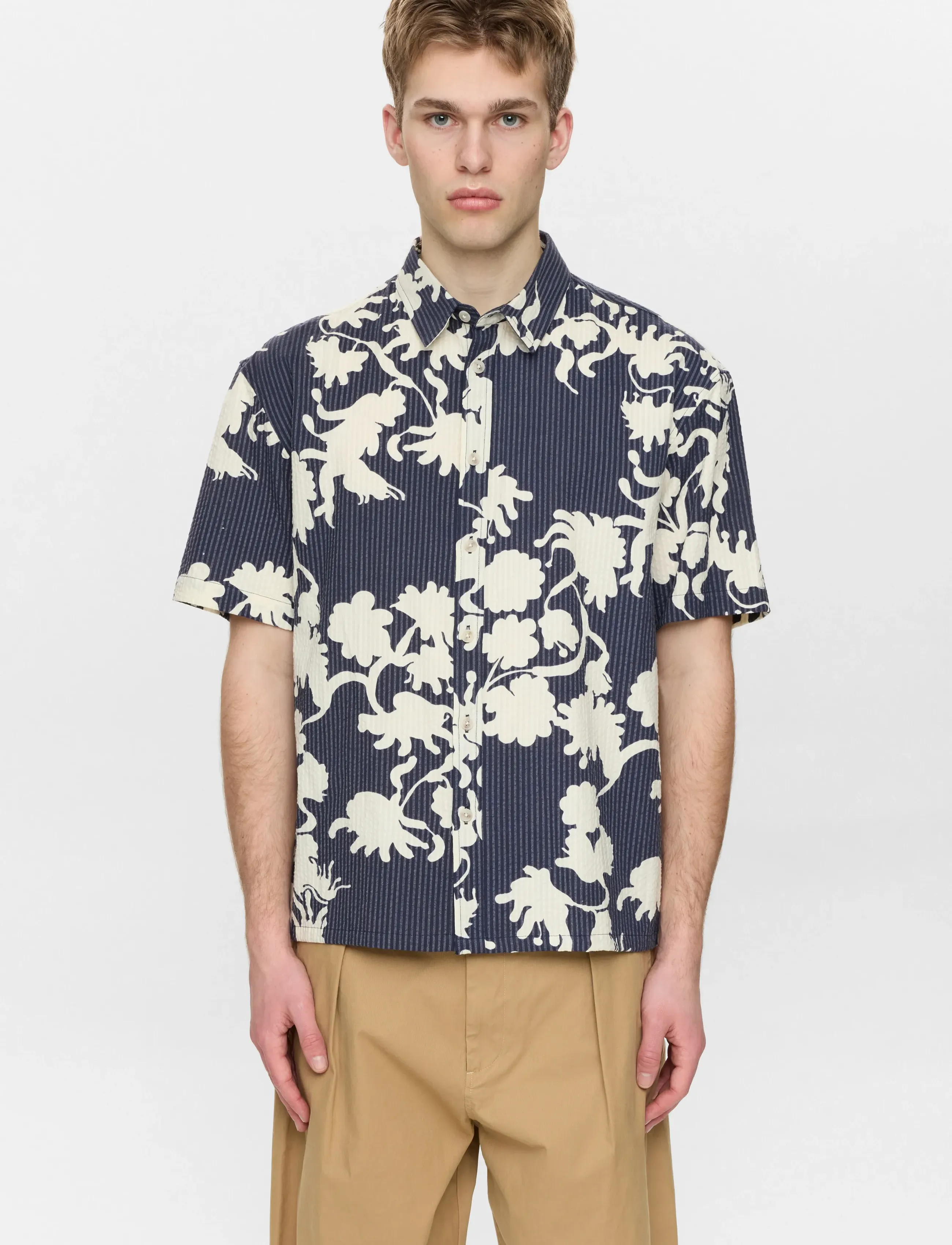 Anerkjendt AKOTTO AOP SS SHIRT - Vetements - SKY CAPTAIN / navy