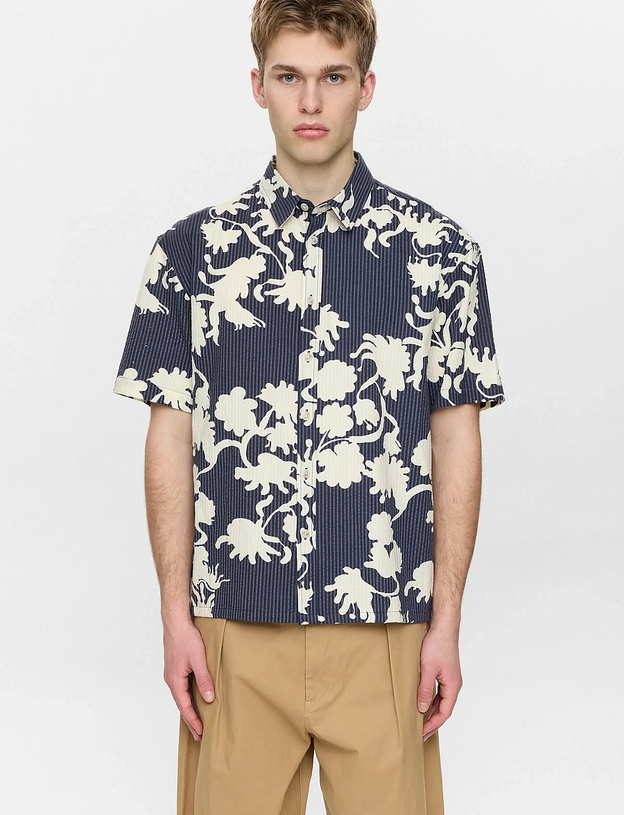 Anerkjendt - AKOTTO AOP SS SHIRT - mønstrede skjorter - sky captain - 0