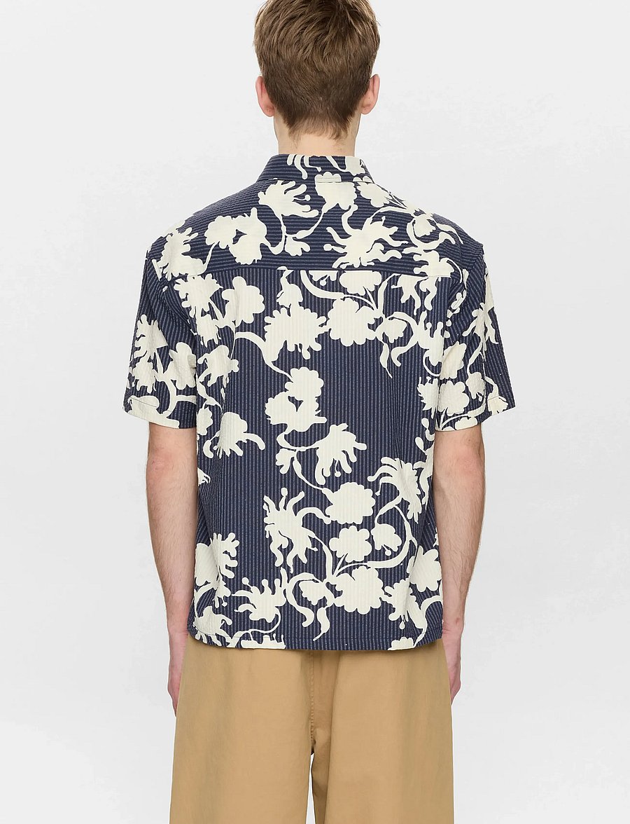 Anerkjendt - AKOTTO AOP SS SHIRT - mønstrede skjorter - sky captain - 3