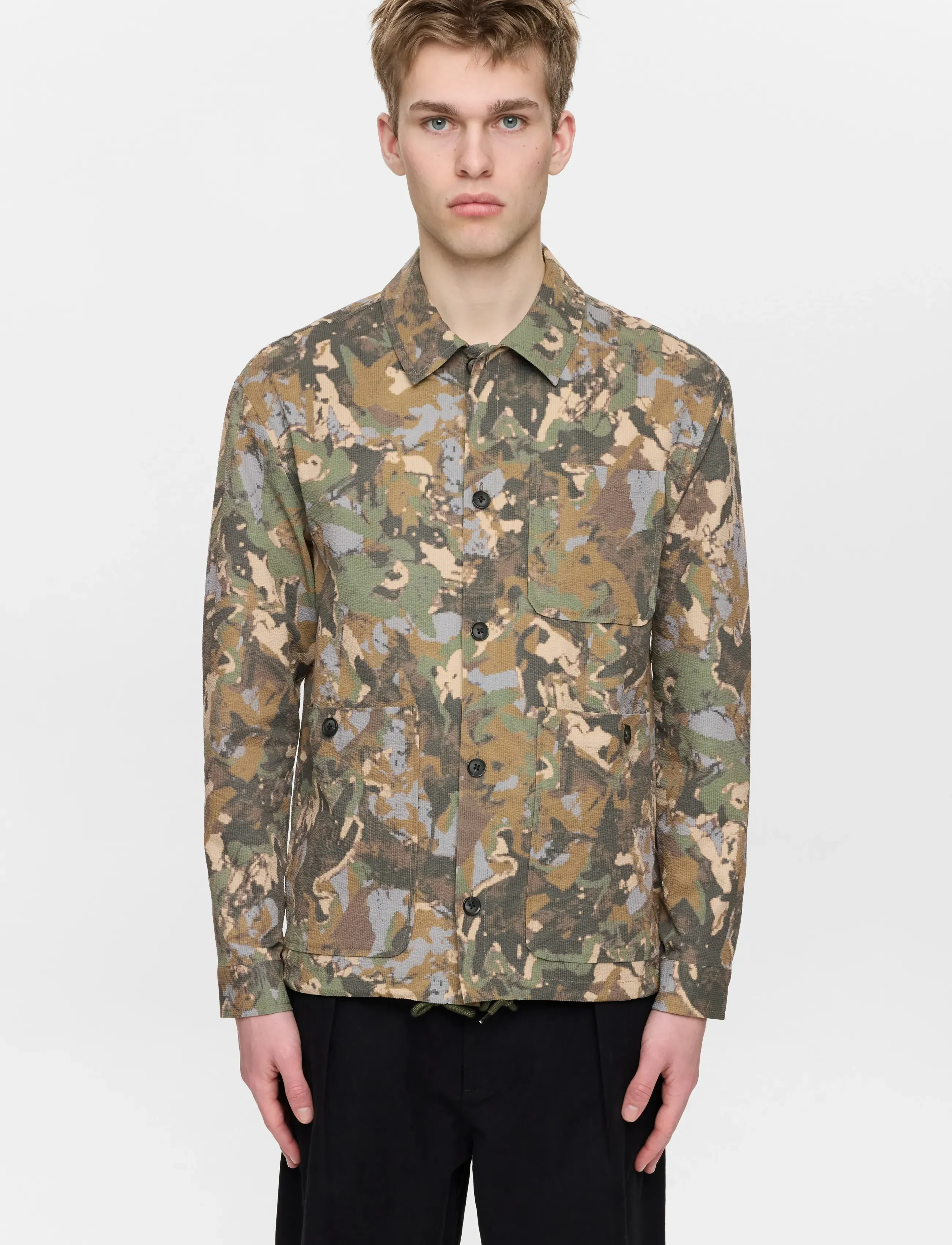 Anerkjendt - AKODIN CAMO TEC OVERSHIRT - frühlingsjacken - forest night - 2