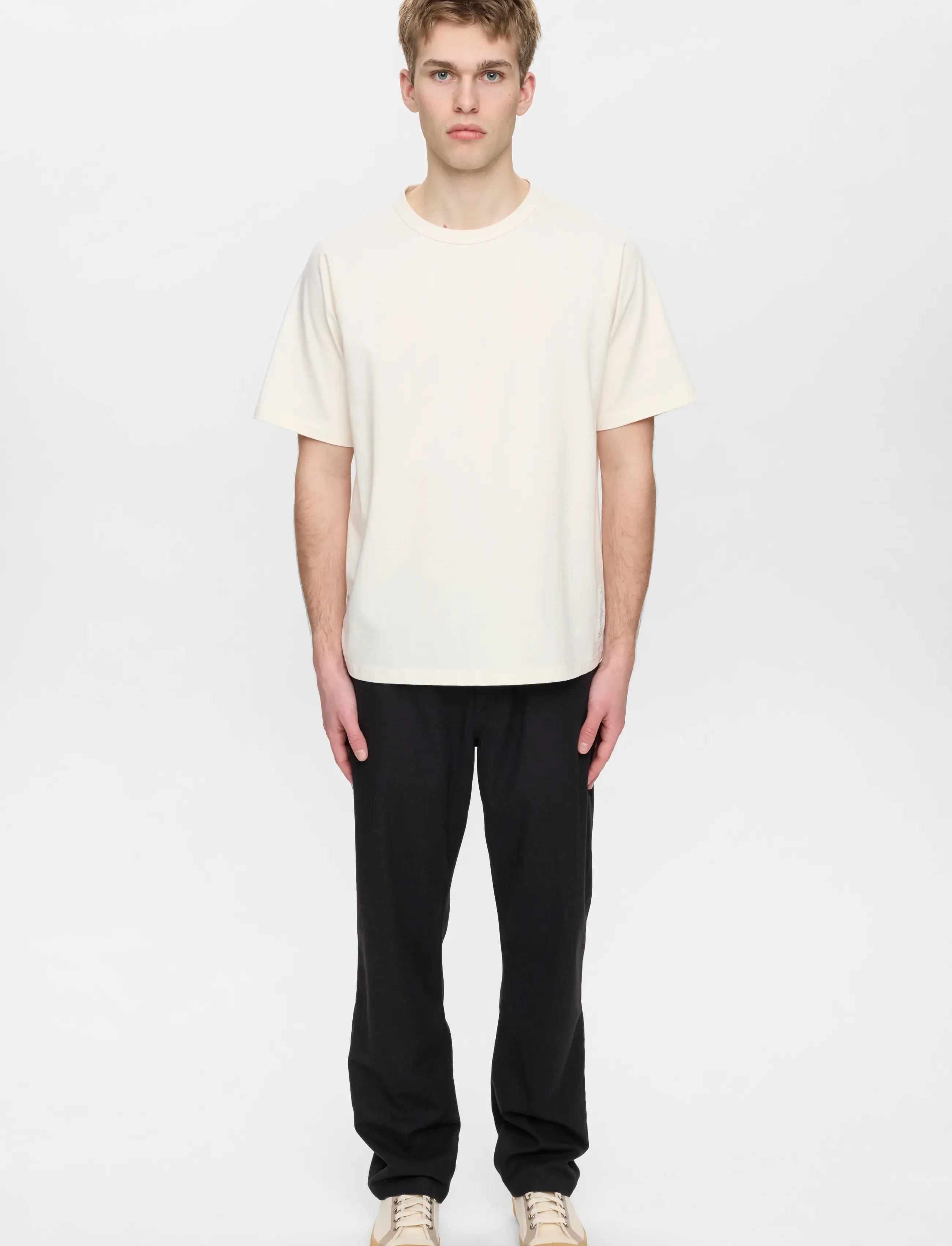 Anerkjendt - AKJAN COT/LINEN/VIS ELA PANTS - hørbukser - caviar - 4