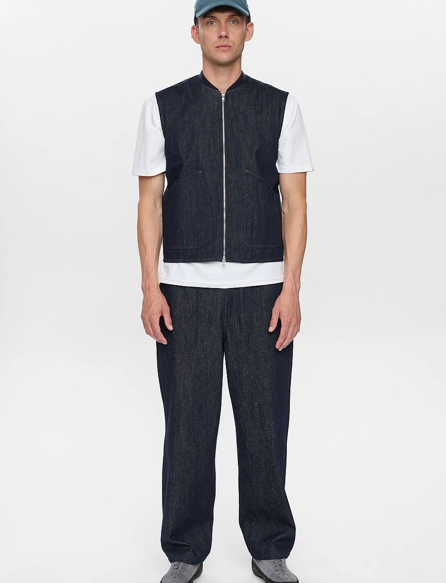 Anerkjendt - AKROBIN DENIM GILET - västar - dark blue denim - 0