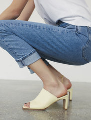 ANGULUS - Sandals - Block heels - mules med klack - 1495 light yellow - 5