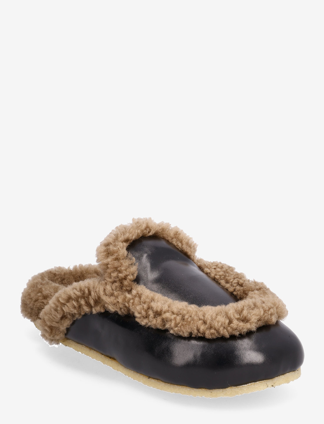 Flat closed toe sandals deals