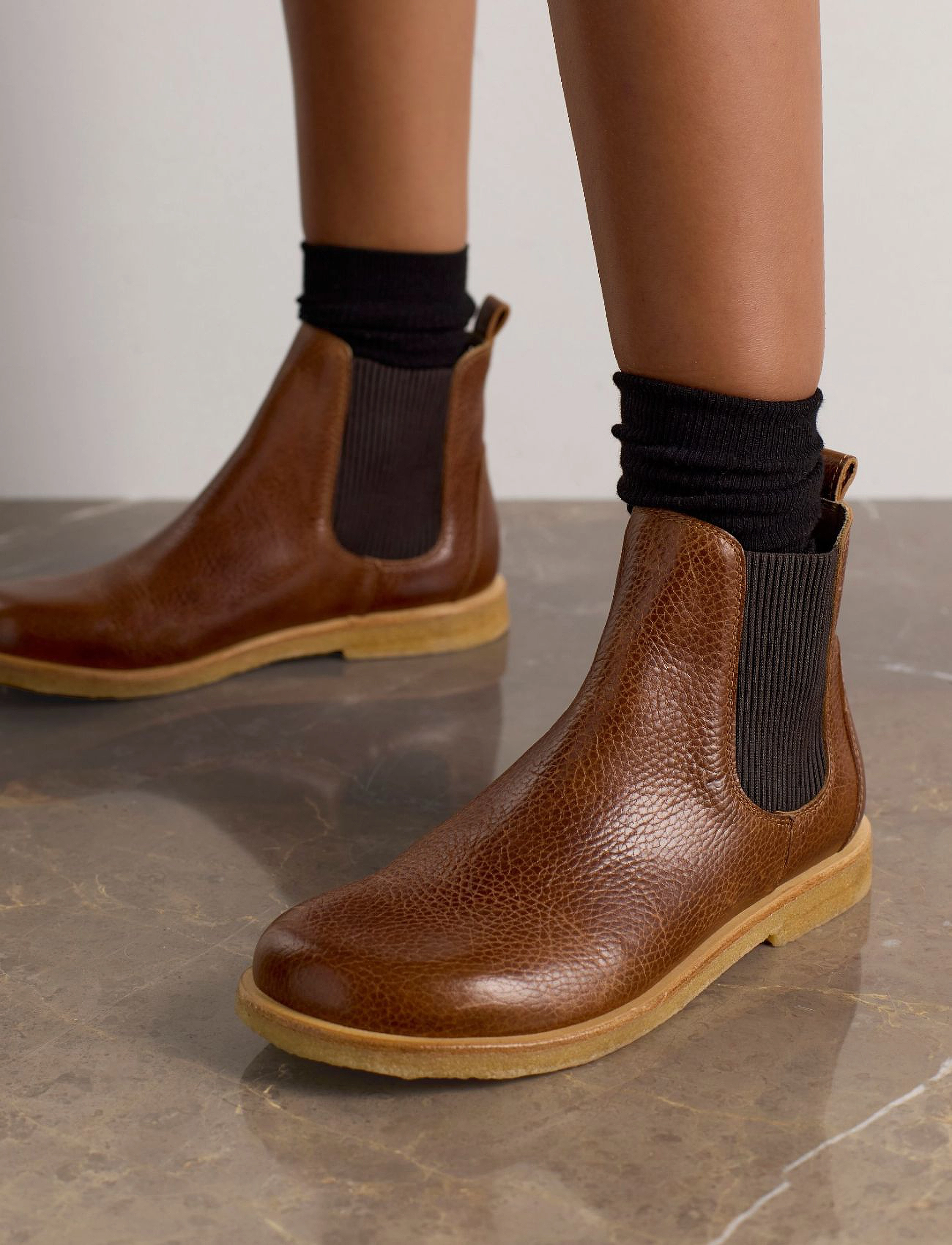ANGULUS Booties Flat With Elastic, Damen, Flache Chelsea Boots, Braun, Gr.42