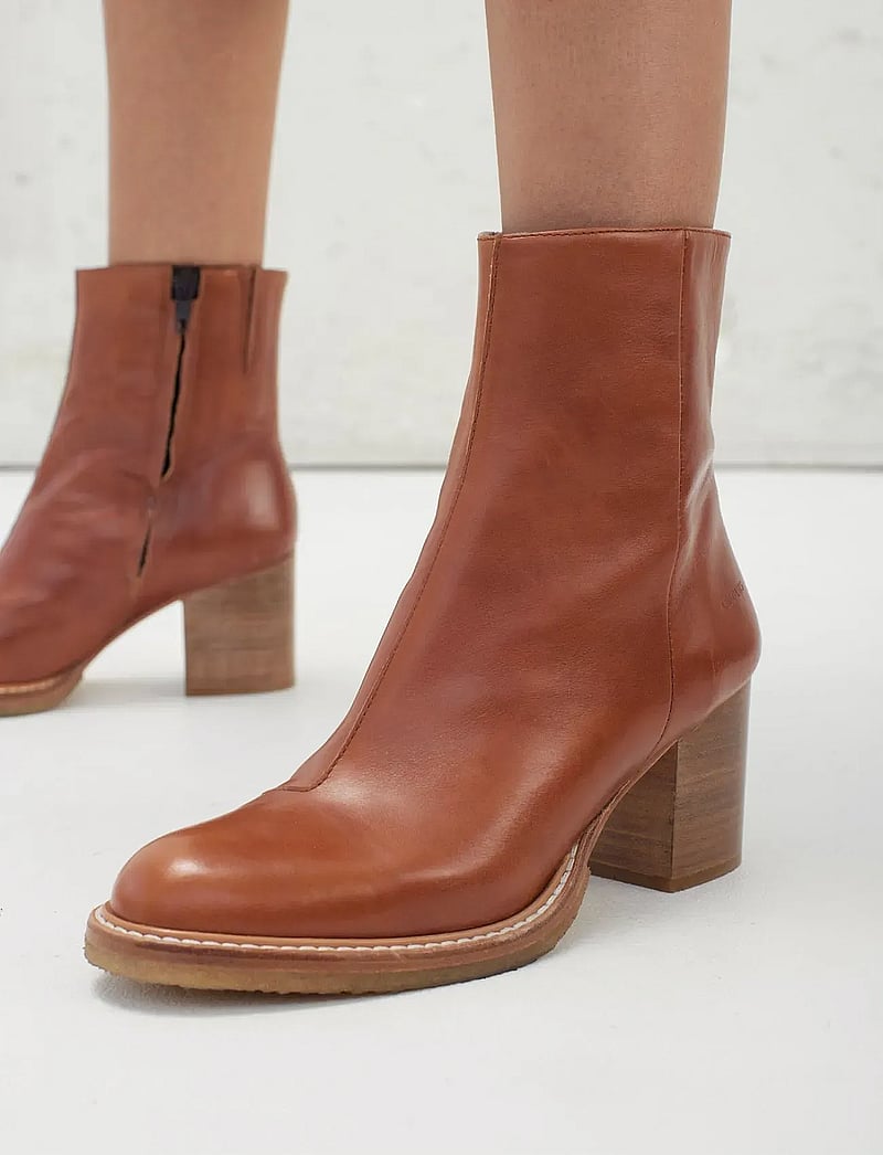 ANGULUS - Bootie - block heel - with zippe - stövletter - 1838/036 cognac/cognac - 0