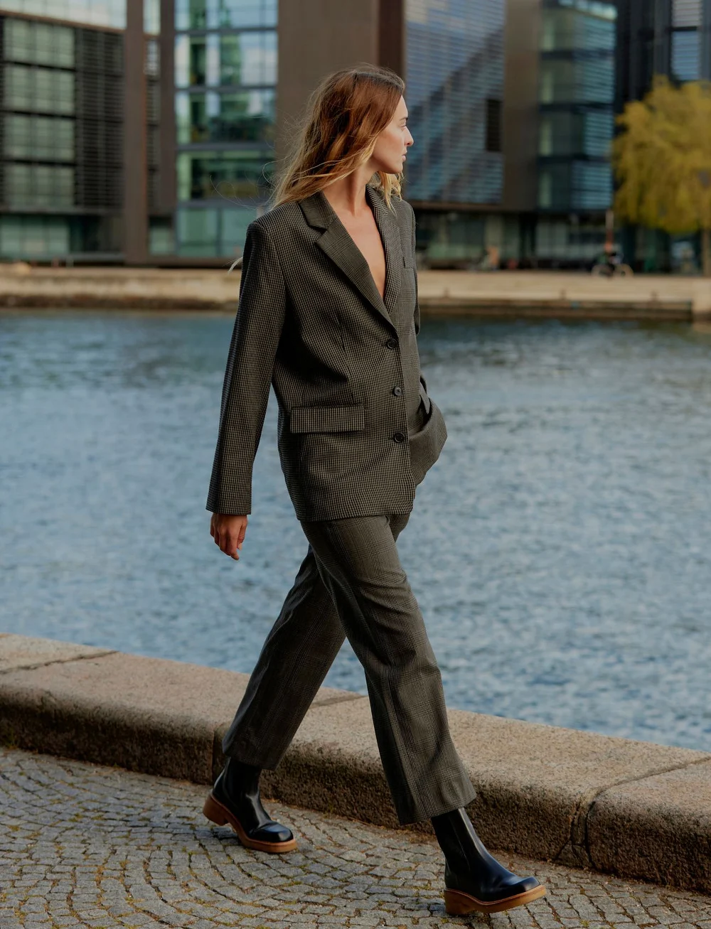 Elastic sales chelsea boots