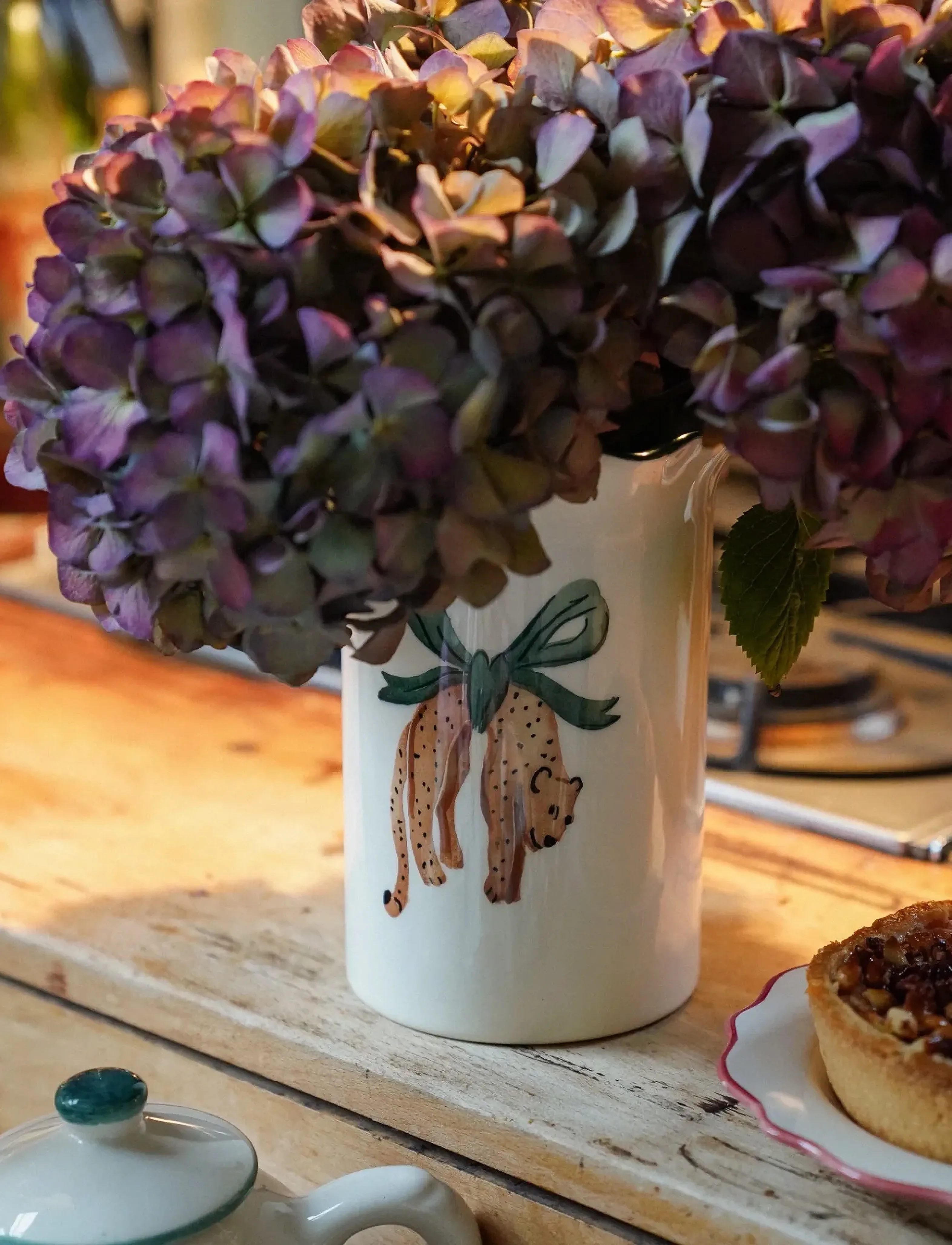 Anna + Nina Hanging Leopard Vase, Ø 14 cm, Cream, Vaser > Cylindervaser, Unisex