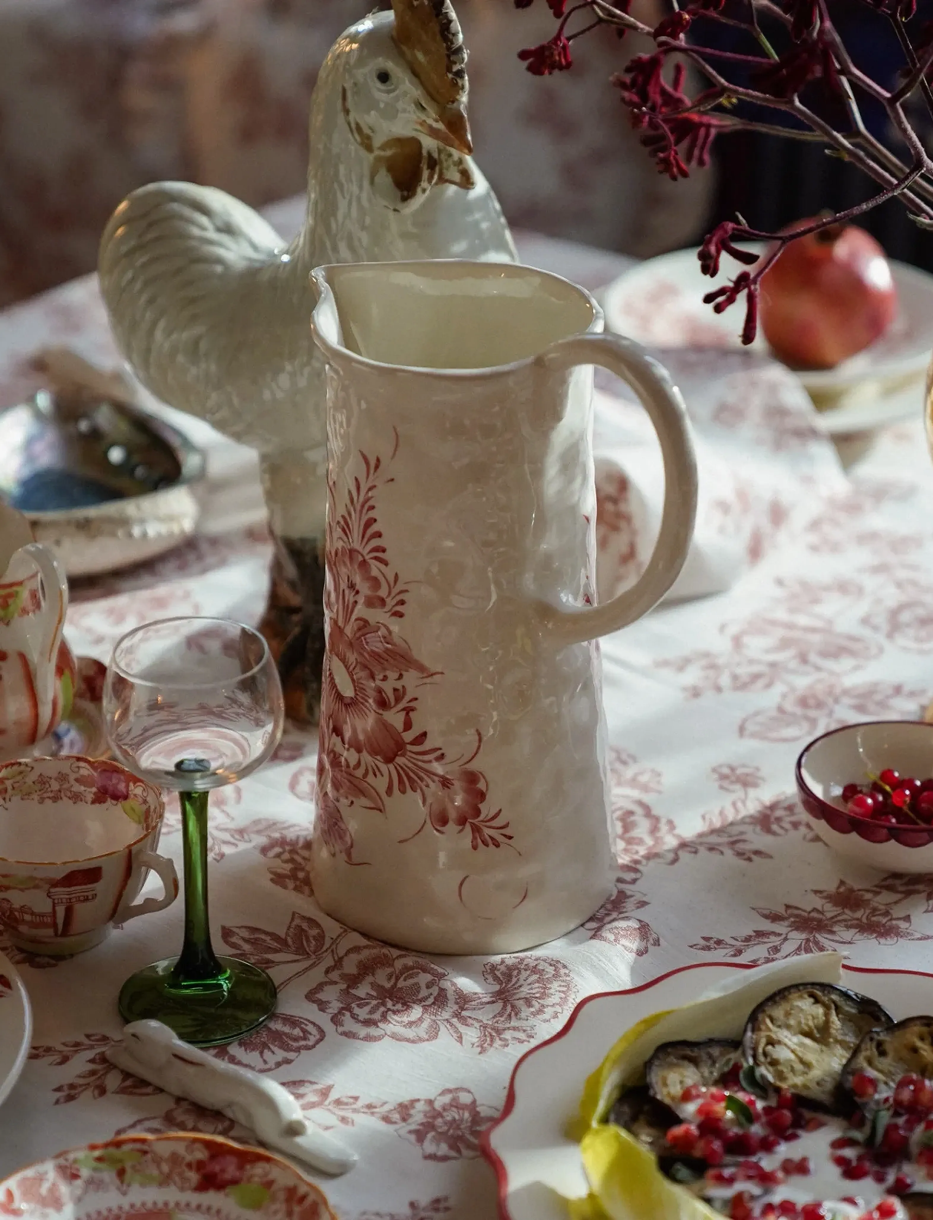 Anna + Nina Whimsical Rose Jug, 1.5 L, Jugs & Carafes, Weiß - Water Carafes Jugs, Homeware