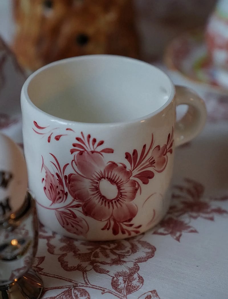 Anna + Nina - Whimsical Rose Mug - tekopper - red - 0