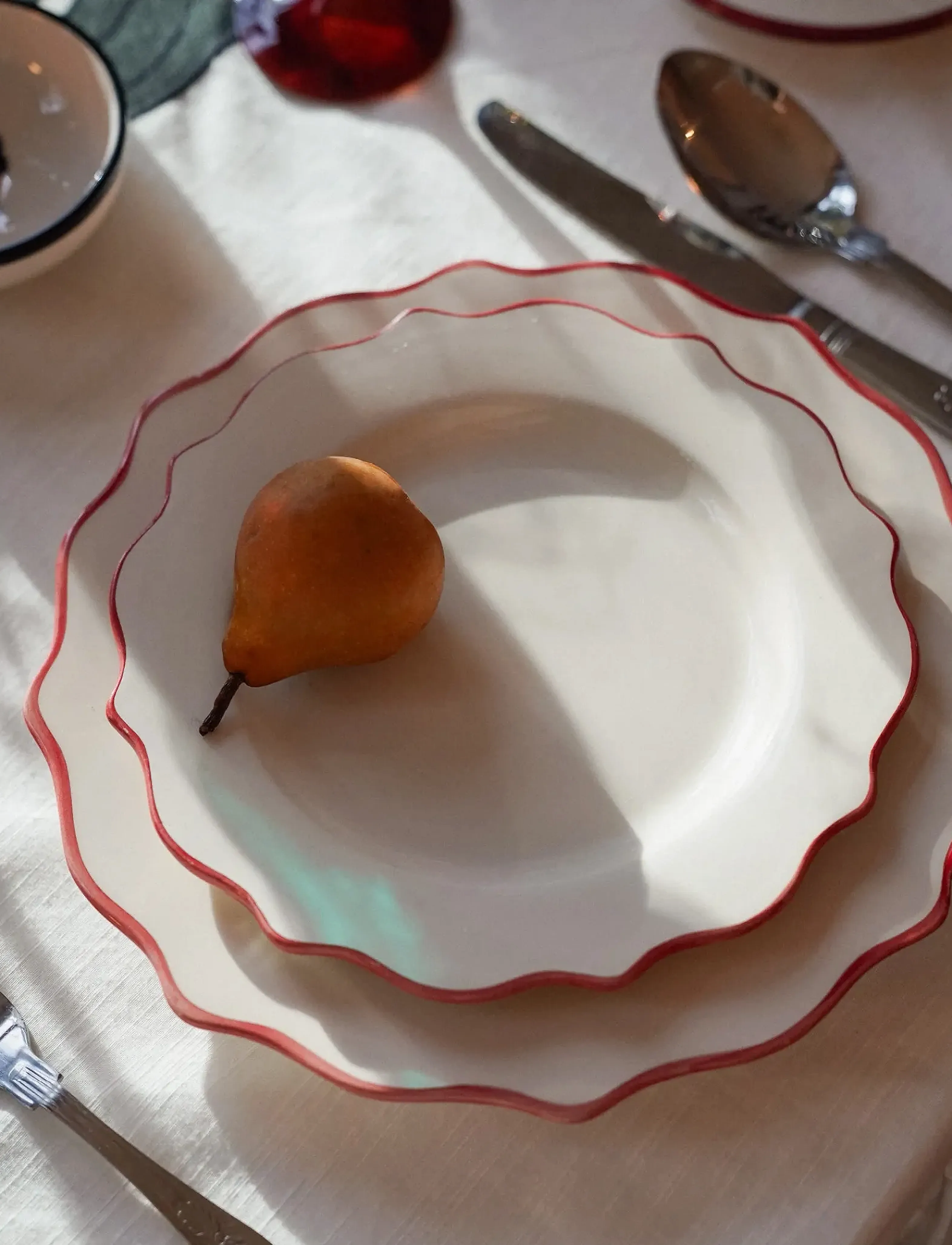 Anna + Nina - Carmine Scalloped Breakfast Plate - frühstücksteller - red - 0