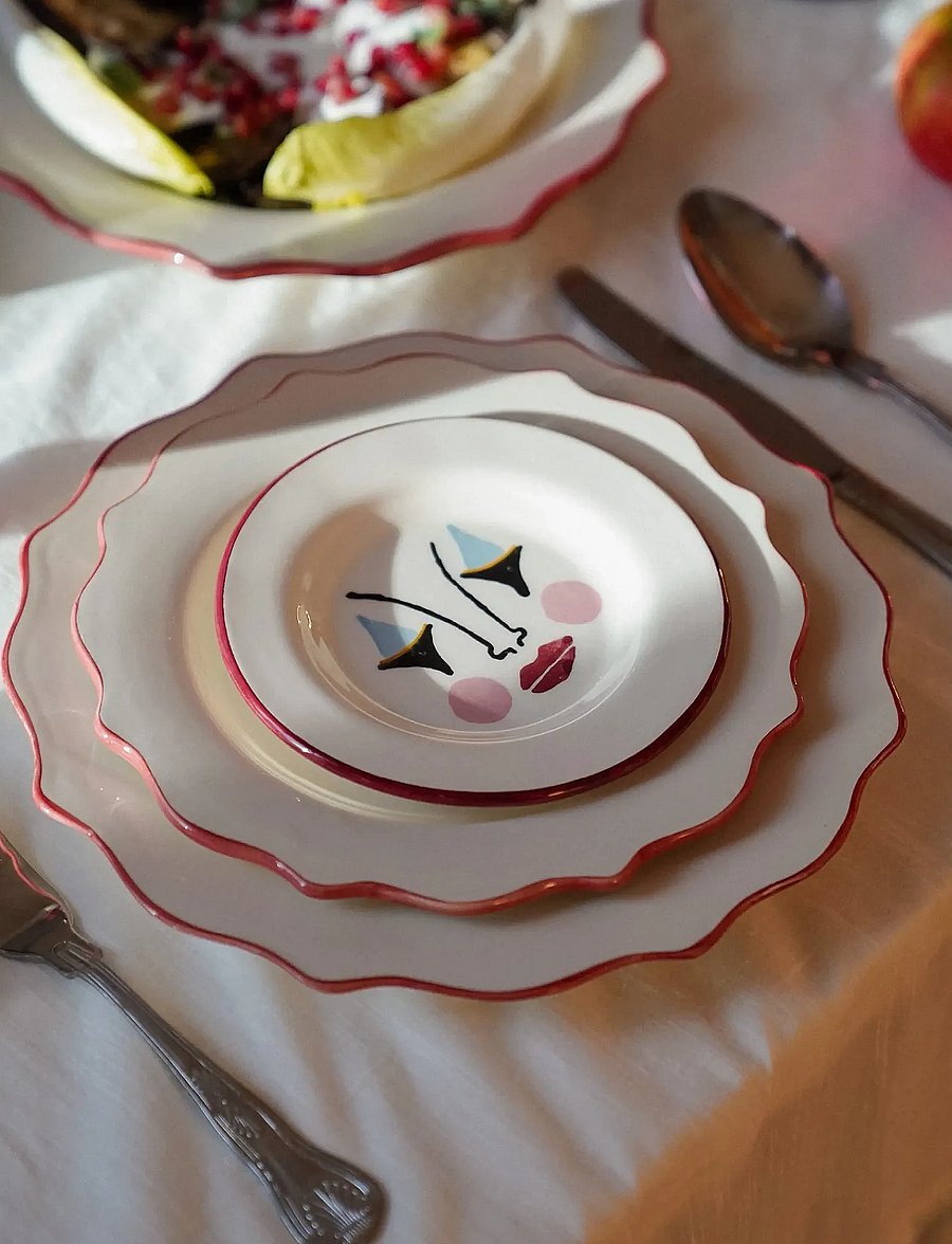Anna + Nina - Carmine Scalloped Dinner Plate - madalaimad hinnad - red - 2