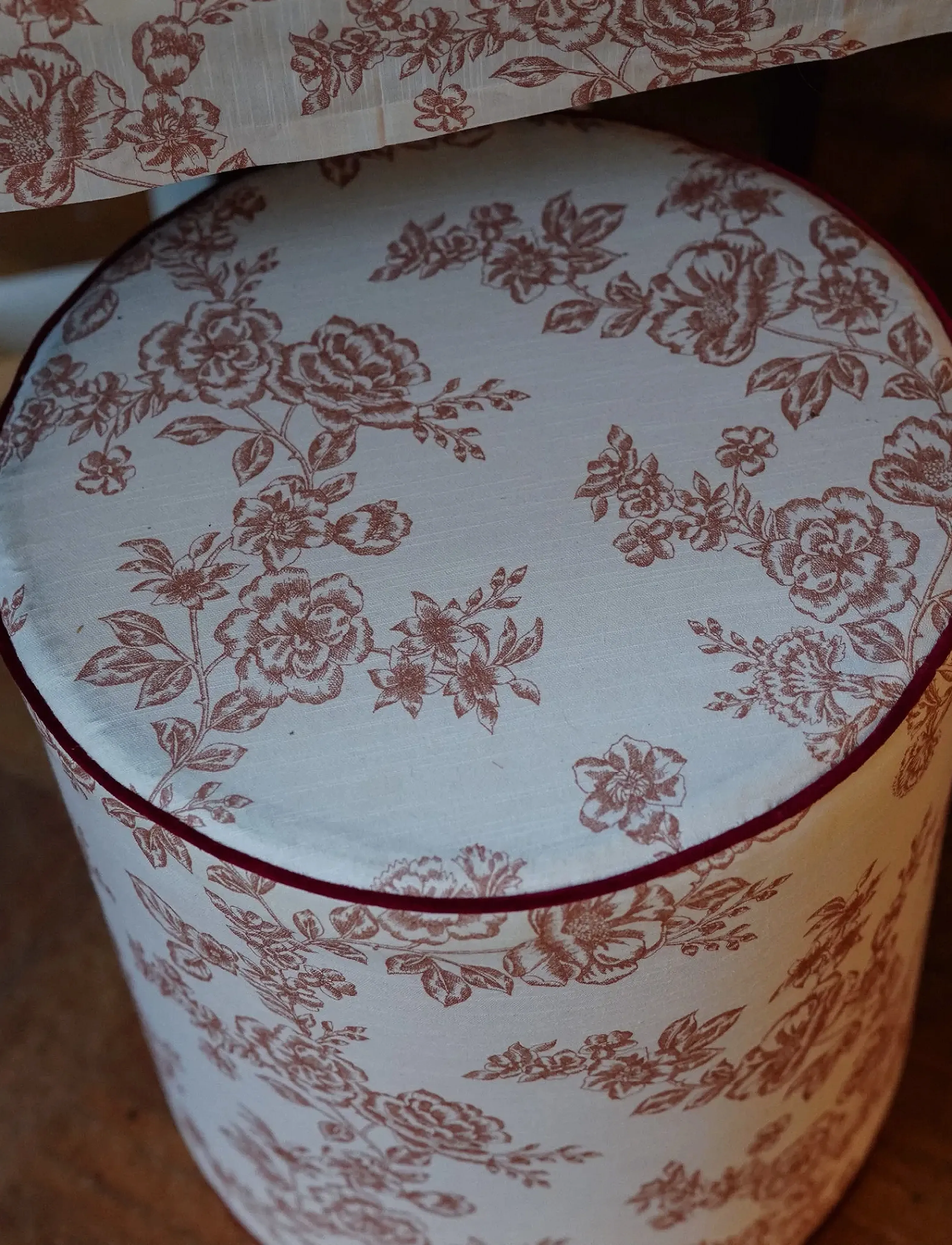 Anna + Nina - Whimsical Rose Pouf - pullur - multicolour - 1