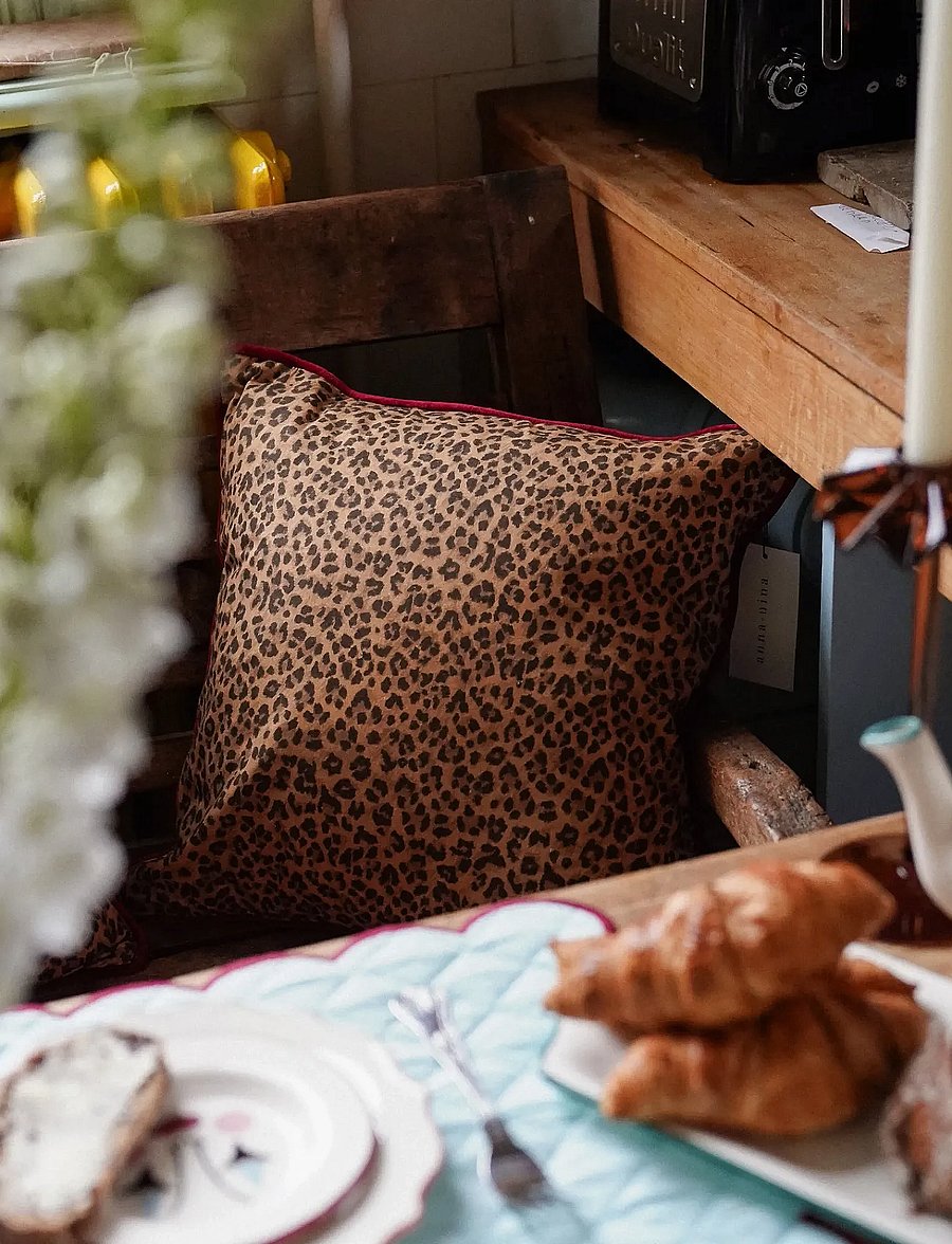 Anna + Nina - Leopard Cushion - multicolour - 1