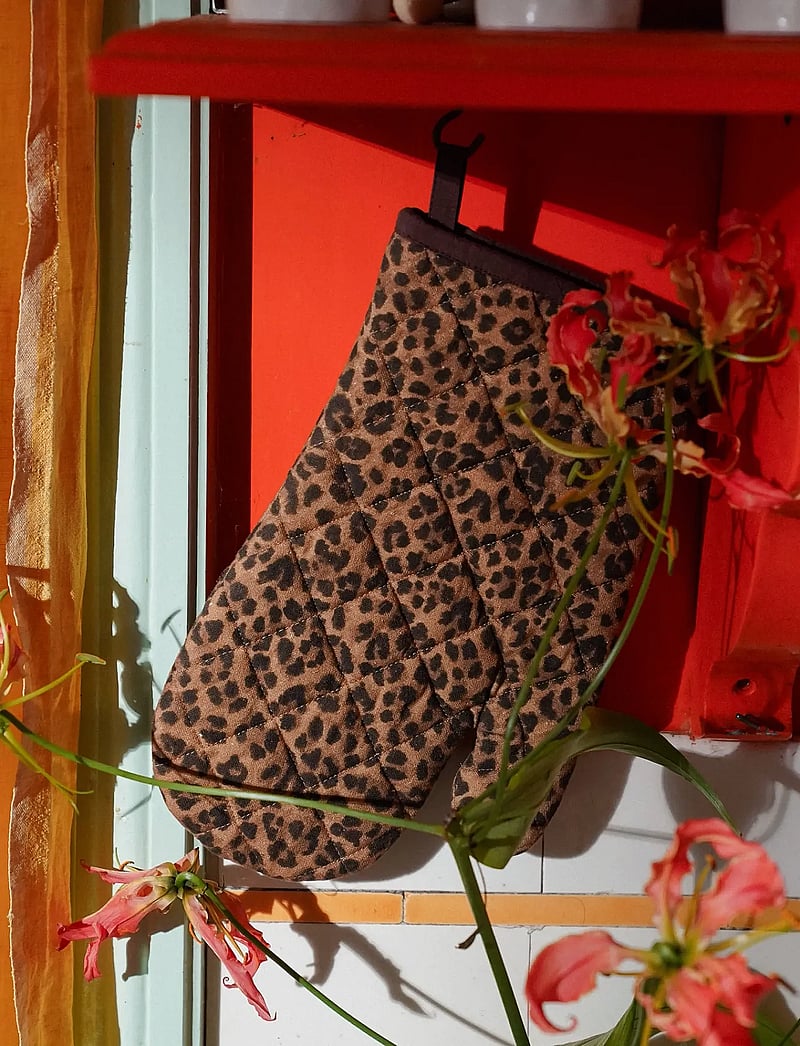 Anna + Nina - Leopard Oven Mitt - multicolour - 1