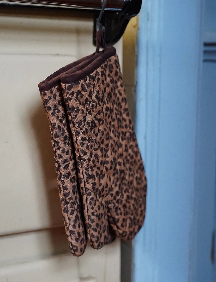 Anna + Nina - Leopard Oven Mitt - multicolour - 2