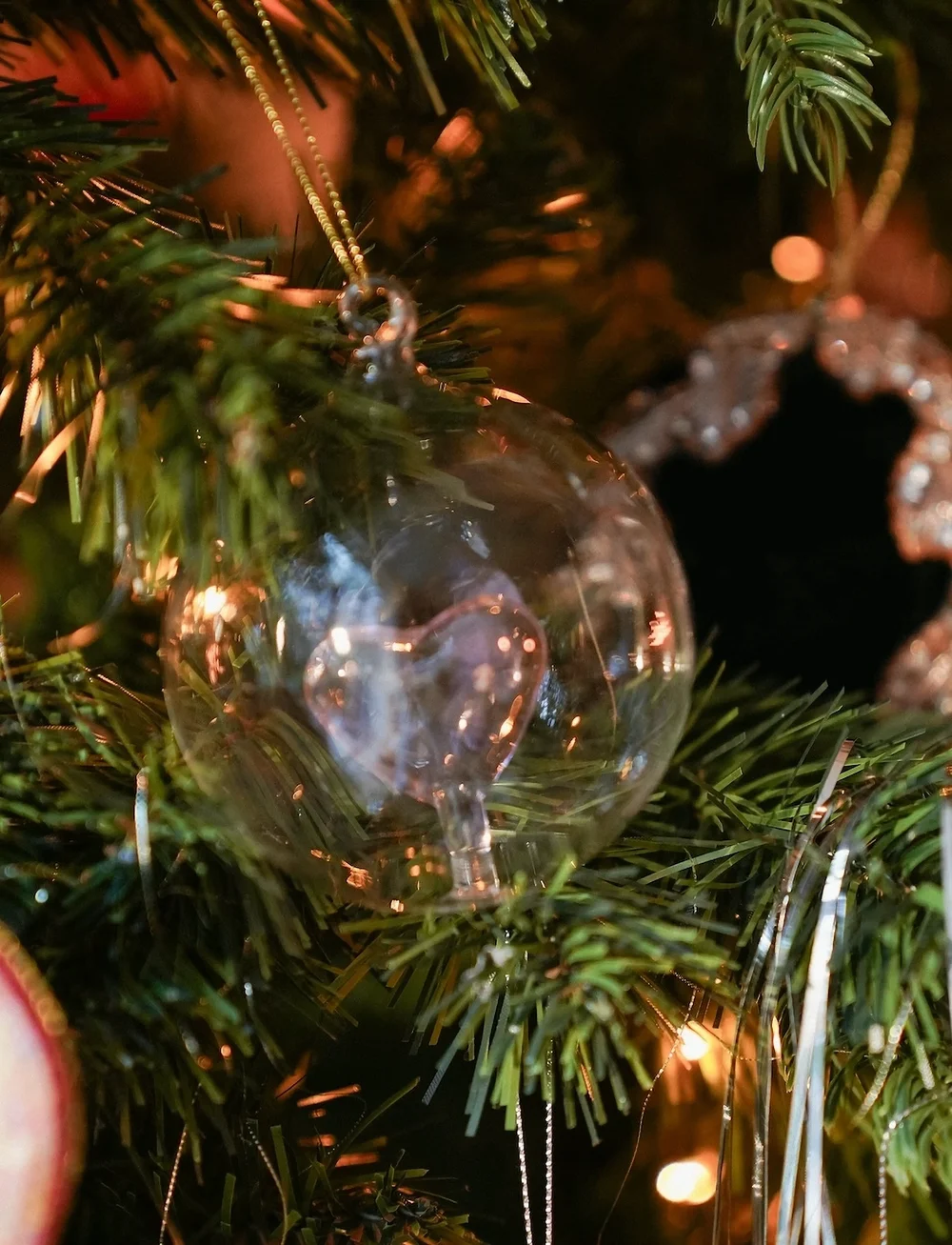 Anna + Nina - Loving Ornament - weihnachtskugeln - multicolor - 1