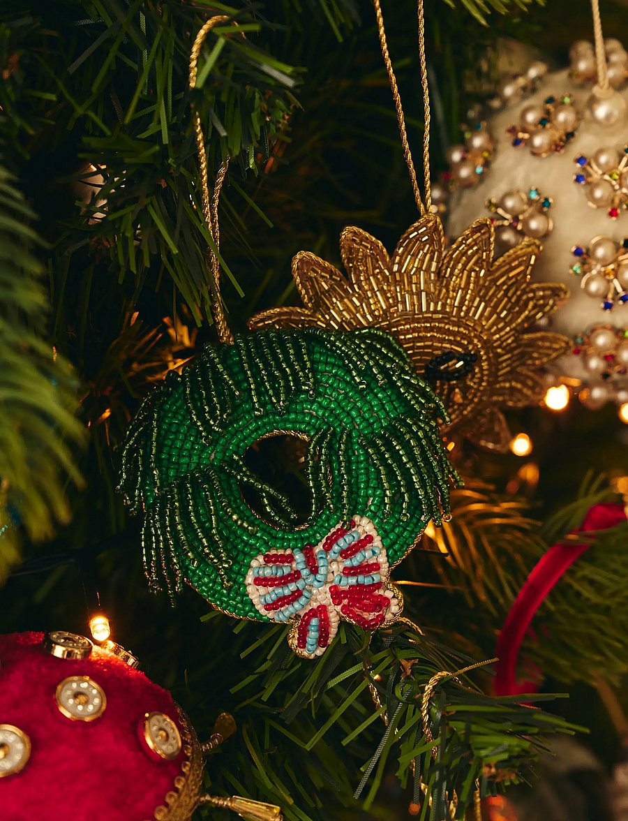 Anna + Nina - Beaded Wreath Ornament - weihnachtskugeln - green - 0