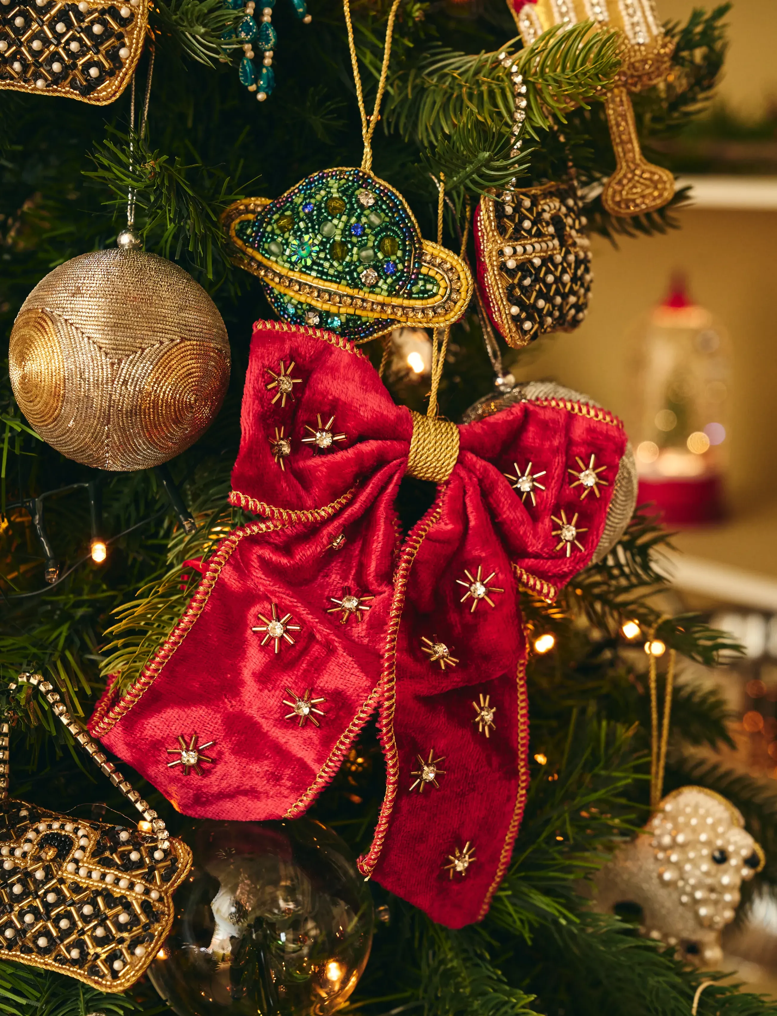 Anna + Nina - Beaded Crimson Luxe Bow Ornament - weihnachtskugeln - red - 2