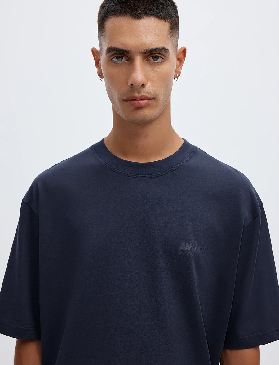 Annarr - ANROKHOLM LOGO SS O-NECK TEE - kurzärmelige t-shirts - dark sapphire - 5
