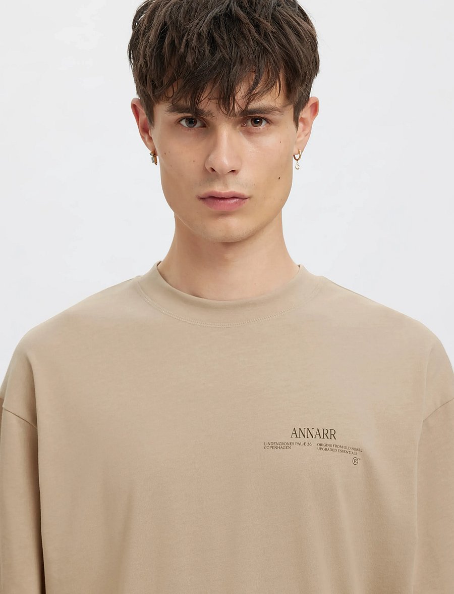 Annarr - ANROKHOLM LOGO SS O-NECK TEE - marškinėliai trumpomis rankovėmis - pure cashmere - 5
