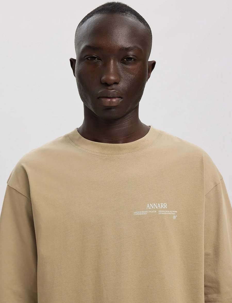 Annarr - ANROKHOLM LOGO SS O-NECK TEE - kurzärmelige t-shirts - weathered teak - 5