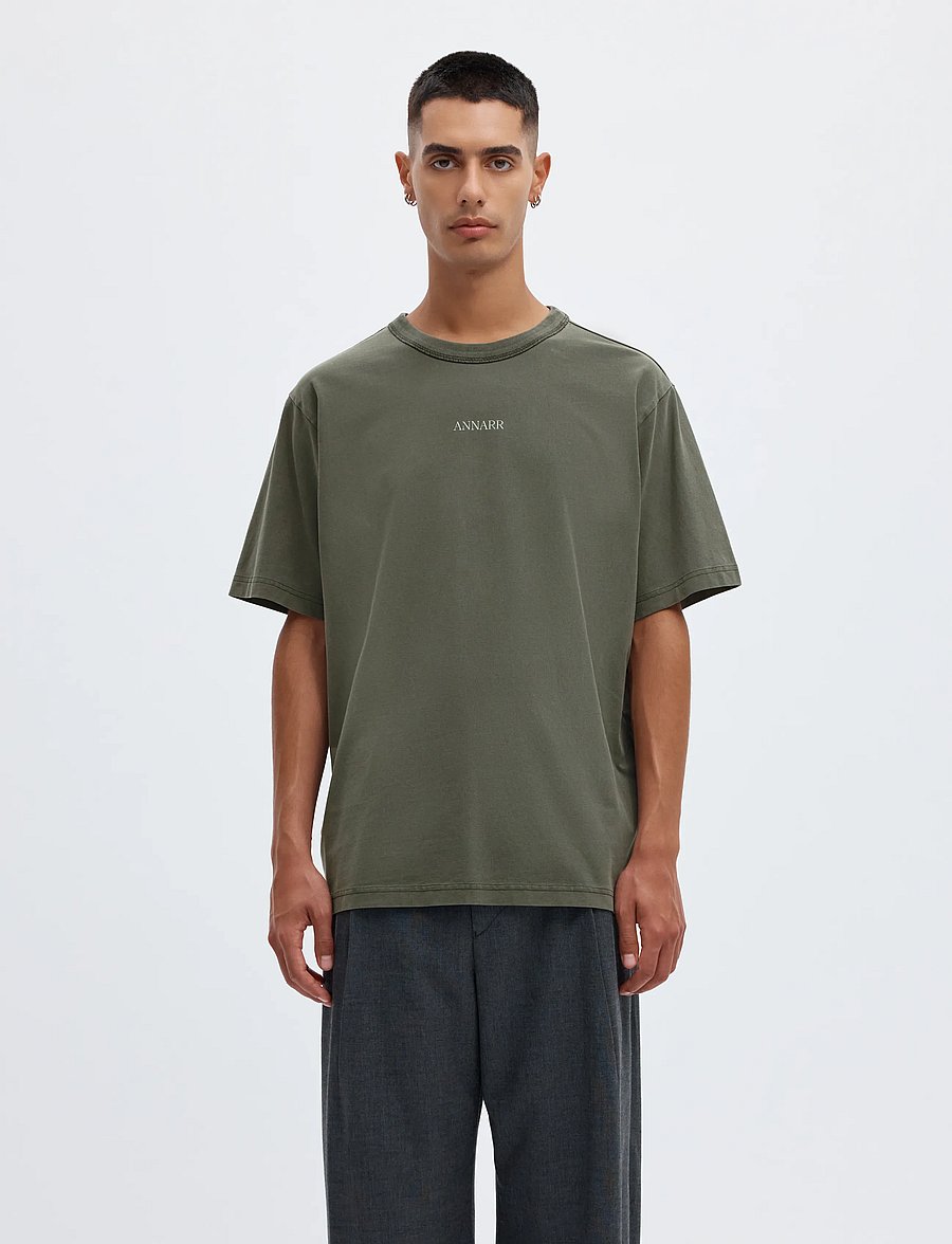 Annarr - ANRRO LOCATION SS O-NECK TEE - kortærmede t-shirts - black olive - 0