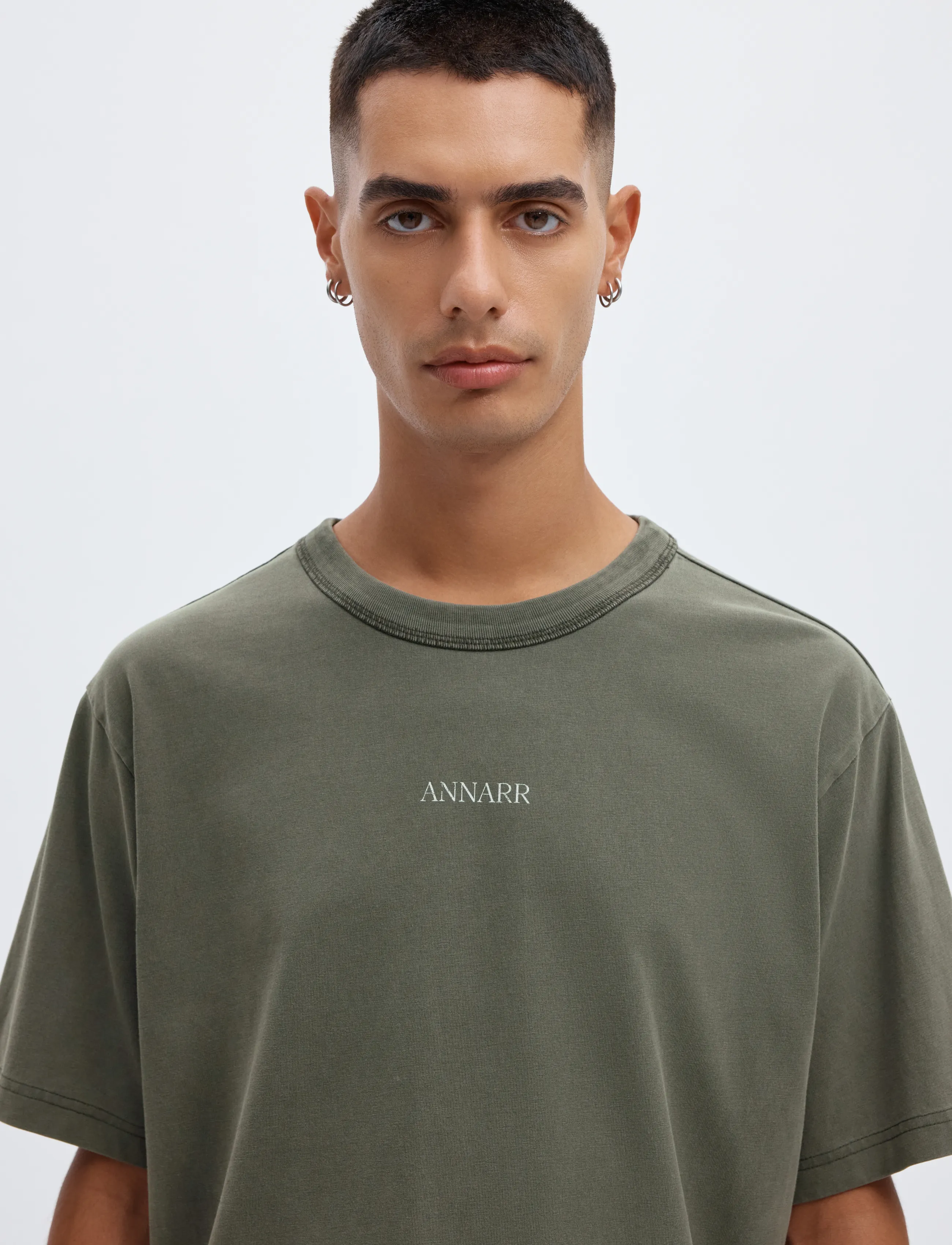 Annarr - ANRRO LOCATION SS O-NECK TEE - short-sleeved t-shirts - black olive - 5