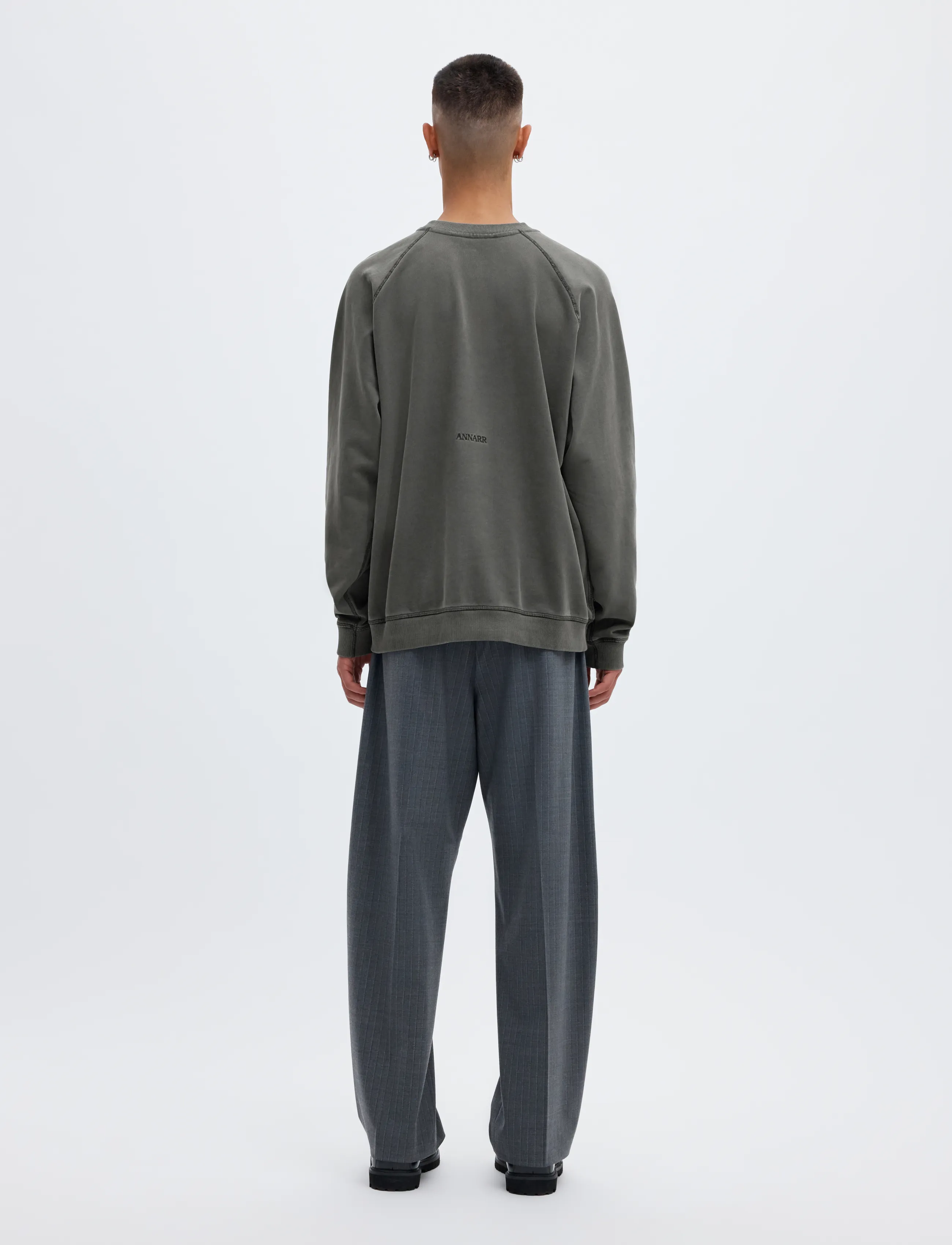 Annarr - ANRHACKETT RAGLAN CREW NECK SWEAT - shop efter anledning - forged iron - 3