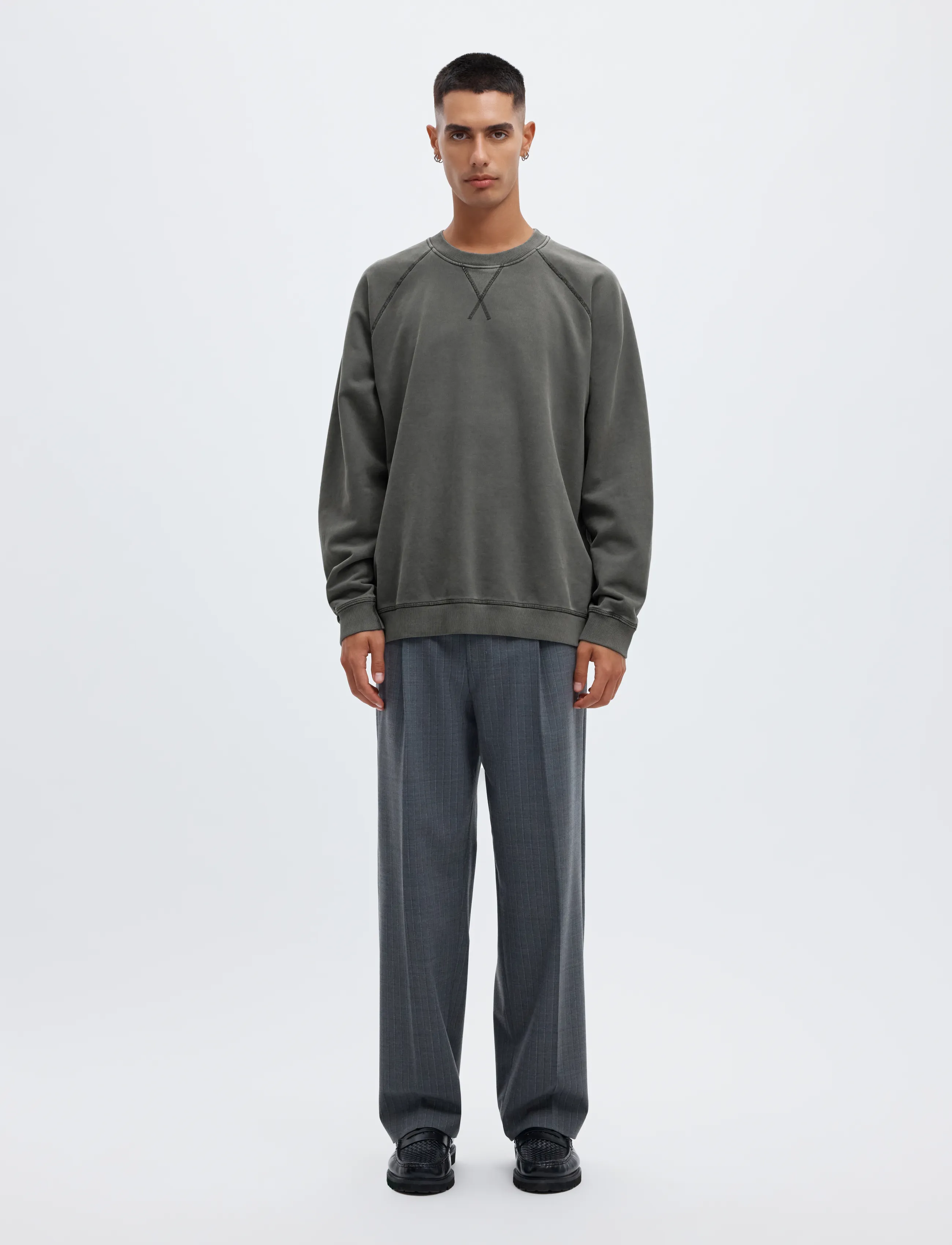 Annarr - ANRHACKETT RAGLAN CREW NECK SWEAT - shop efter anledning - forged iron - 4