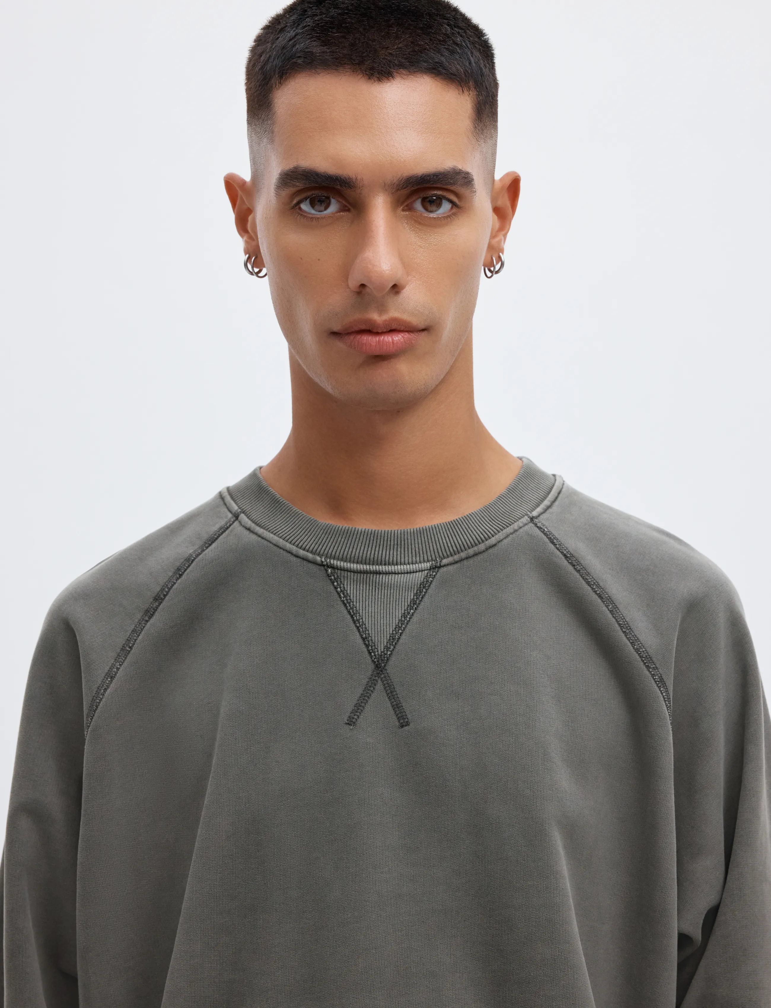 Annarr - ANRHACKETT RAGLAN CREW NECK SWEAT - shop efter anledning - forged iron - 5