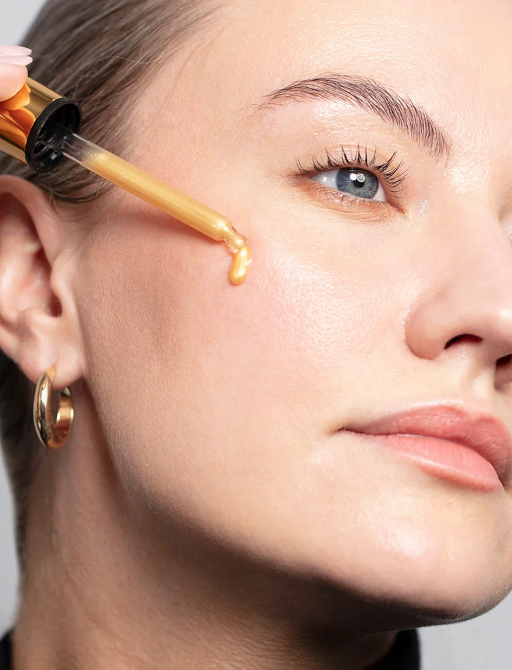 Antipodes - Glow Vitamin C Brightening Serum - kasvot - glow ritual vitamin c serum - 3