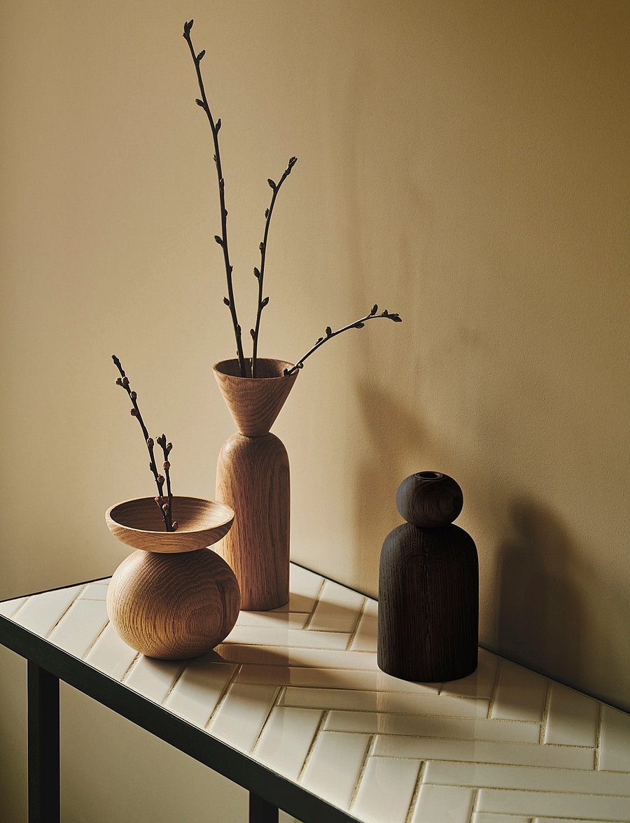 applicata - SHAPE, Ball vase - geburtstagsgeschenke - black stained oak - 1