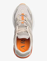ARKK Copenhagen - Gravity Leather Space-R White Turtl - low top sneakers - wind grey fall orange - 3
