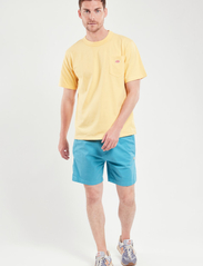 Armor Lux - Basic Pocket T-shirt Héritage - laveste priser - yellow e24 - 2